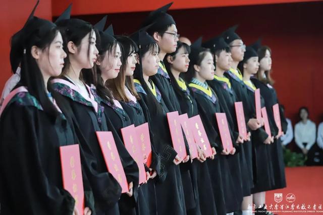 南京工业大学浦江学院毕业证，南京工业大学浦江学院毕业证图片（南京工业大学浦江学院举行2022届本科毕业典礼暨学位授予仪式）