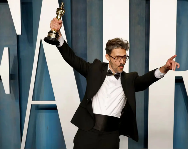 左耳电影剧情介绍，电影左耳剧情介绍（满屏都是“情欲”的撩拨）