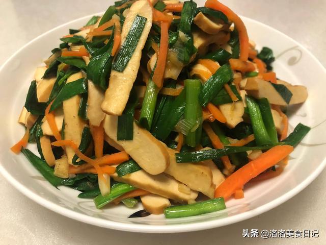 干炒韭菜怎么做，干煸韭菜的做法（大火快炒满屋飘香）