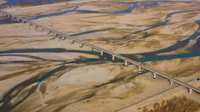 新疆面积和人口，新疆面积和人口数量（时政微视频丨瞰新疆）