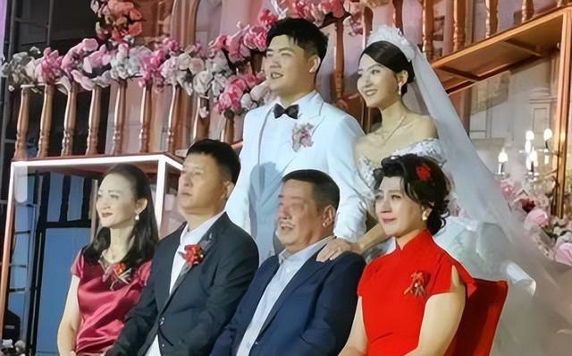 “二人转女王”闫学晶：两段婚姻三个孩子，两任丈夫都是二婚
