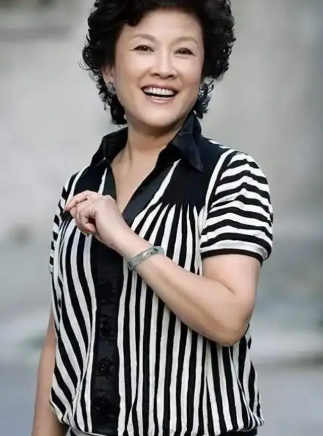 假如幸福来临的演员，假如幸福来临的演员表张露（宋春丽：和教授丈夫结婚42年）