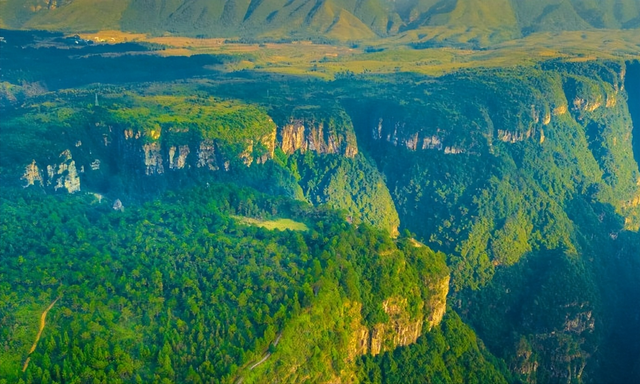 韶关旅游景点，旅游韶关旅游景点（“有山千丈色如丹）