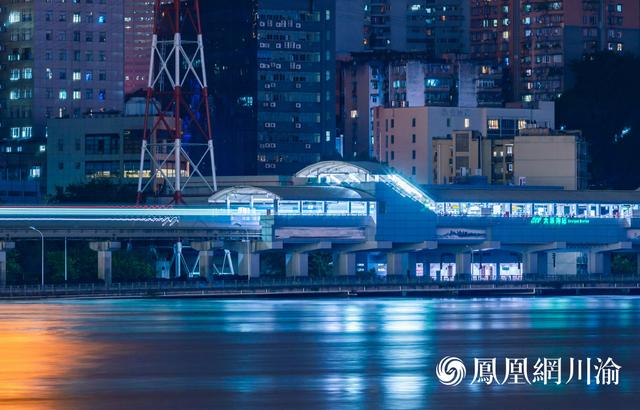 轻轨2号线全线站点线路图，新风貌丨打卡重庆轨道交通“最美车站”②单轨2号线