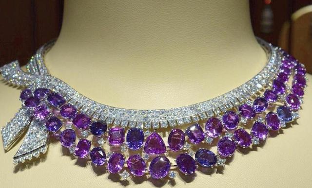 彩色宝石的种类有哪些，彩宝石都有什么颜色（自然界有哪些紫色宝石）