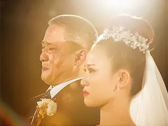 朋友女儿结婚祝福短信，朋友女儿结婚祝福短信模板（婚礼上父亲写给女儿的散文诗）