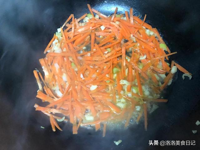 干炒韭菜怎么做，干煸韭菜的做法（大火快炒满屋飘香）