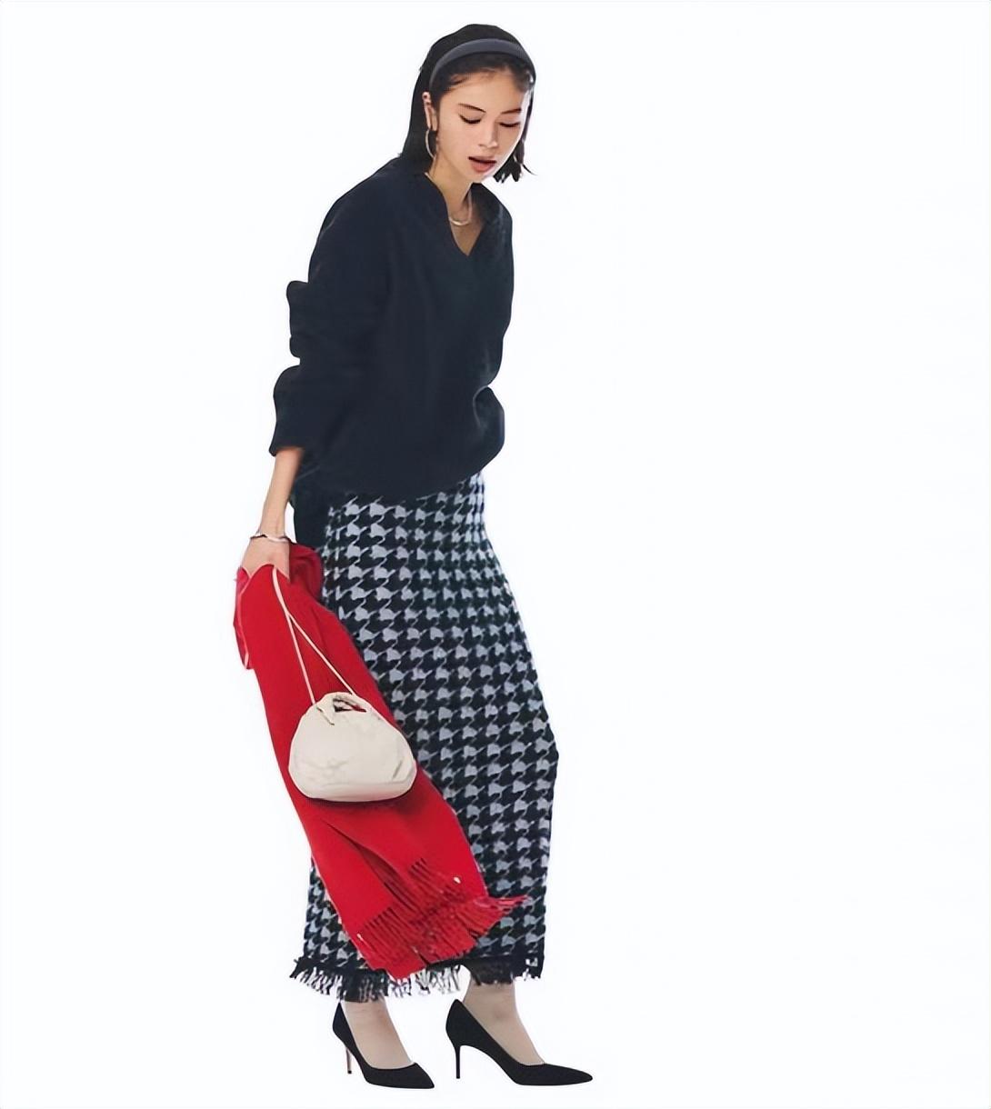 穿裙子里边穿啥,女生穿裙子里面要穿什么(优雅女人穿“半裙”) 穿裙子里边穿啥,女生穿裙子里面要穿什么(优雅女人穿“半裙”)