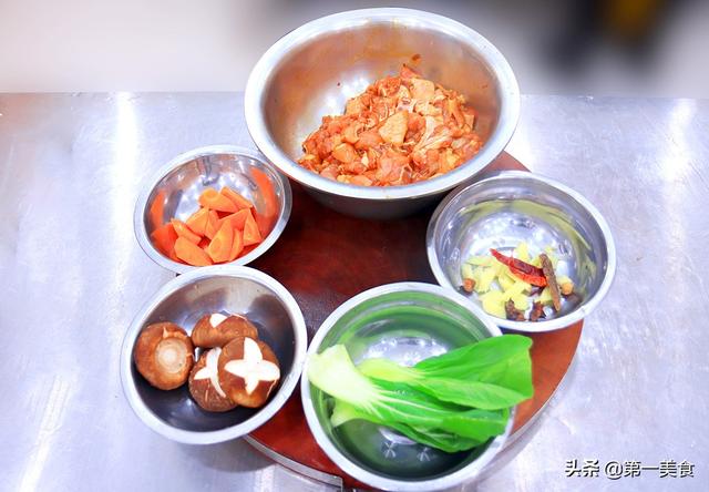 自热米饭怎么吃，如何吃自热米饭（简单几步就能上桌）