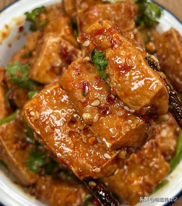 炸豆腐怎么做好吃，炸豆腐简单酥脆好吃（后悔没有早点发现这个炸豆腐）