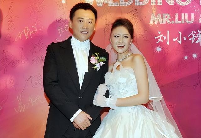 演员刘小锋：娶小16岁娇妻，婚后胖若两人，今51岁胖到观众认不出