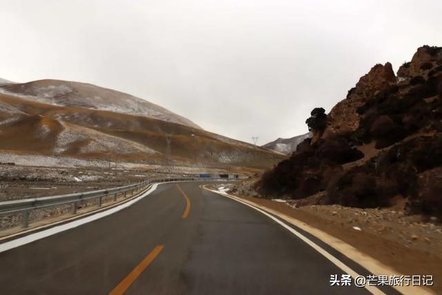 泡温泉没带泳衣怎么办，泡温泉要穿泳衣吗（西藏公路边发现一处野温泉）