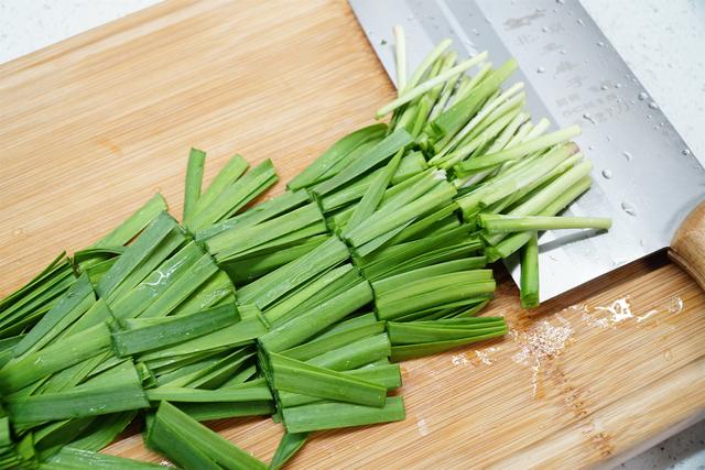 韭菜炒千张丝怎么炒，韭菜炒千张怎样炒好吃（很多人还不知道做法）