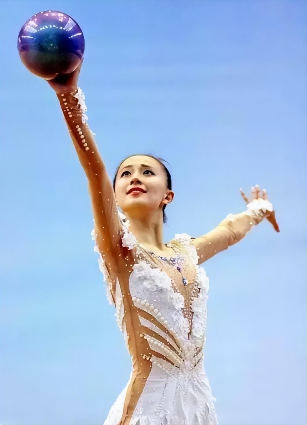 而在众多运动员中,单凭颜值就火出圈的张豆豆显得尤为可惜.