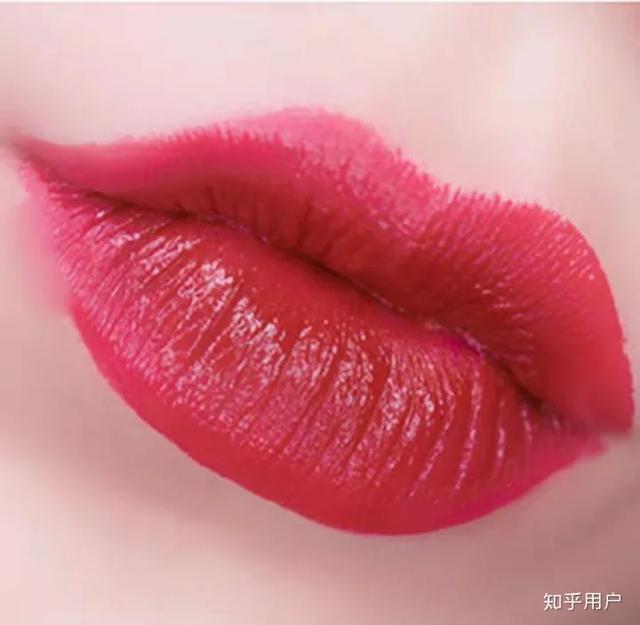 露华浓口红哪个颜色最好看 七款最火色号推荐，露华浓口红哪个颜色最好看（适合素颜涂抹的口红色号推荐）