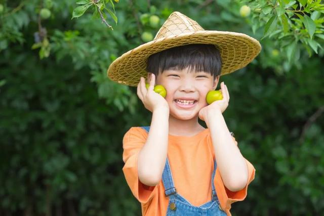 有关人生风景的经典名句，关于风景的名句（10首最美劳动诗词）