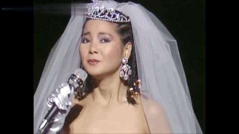 邓丽君简介个人简历，邓丽君简介（是华语乐坛献给世界“最珍贵的礼物”）