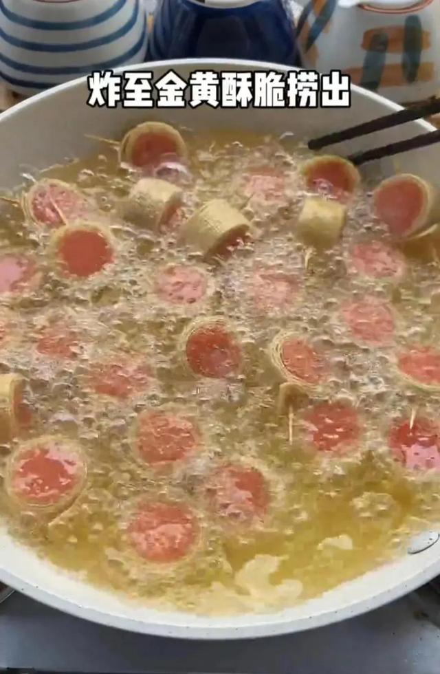 火腿卷的做法 火腿卷怎么做，火腿卷的做法（超火的火腿豆皮卷做法原来这么简单）