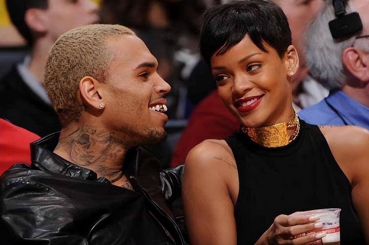 如今已彻底拜拜在那之后,蕾哈娜还与偶像小李子被拍到在宴会上激吻,与