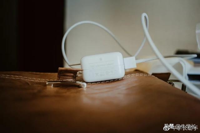 平板充不进电是什么原因，苹果平板充不进电怎么回事（ipad充不进去电一定是电池坏了）
