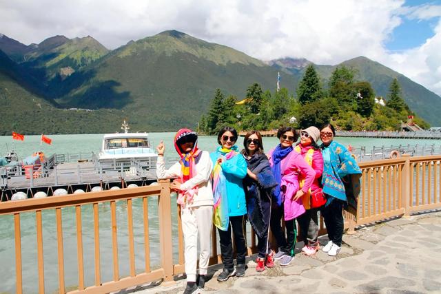 有什么成语描写赞美拉萨的天空，形容拉萨的天空的词语（天上西藏大美于行）