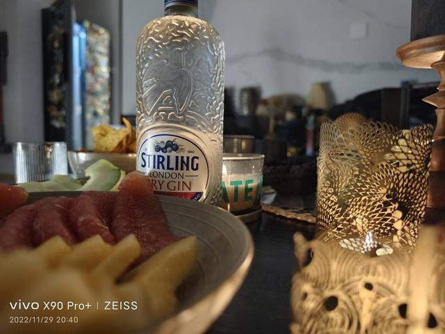 vivo手机屏幕一闪一闪，vivo手机闪屏怎么解决（评测：影像的狂，旗舰的王）