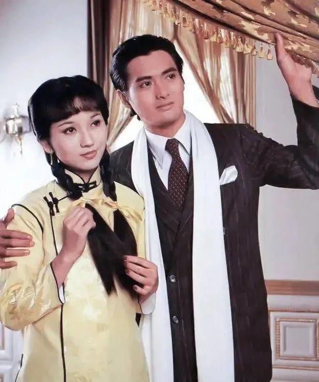 经典粤语歌曲老歌，50首经典粤语歌曲（十首80年代经典粤语金曲）