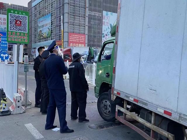 锦绣大地批发市场，北京锦绣大地批发市场在哪里（严把“防疫”关）