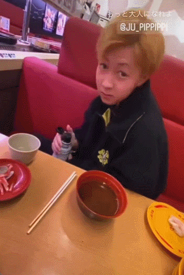 好听的日本男生名字，好听的日本男孩名字有哪些（日本17岁男生往回转寿司上抹口水、舔酱油瓶）