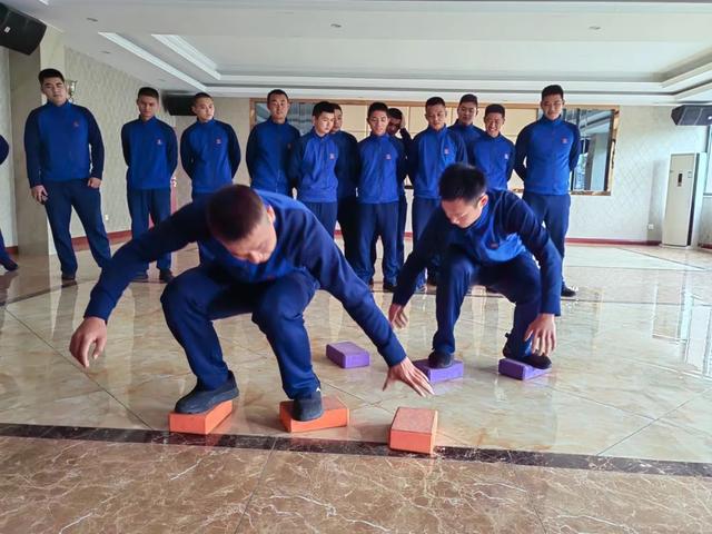 青春奋斗物语，青春奋斗物语演员表（奋斗的青春，在路上）