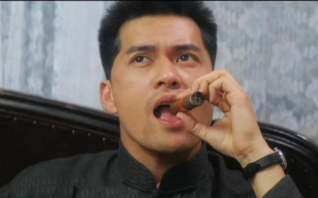 郑则士演的黄金荣是什么电视剧，郑则仕主演的黄金荣是哪个电影（流氓大亨，吕良伟扮演得怎么样）