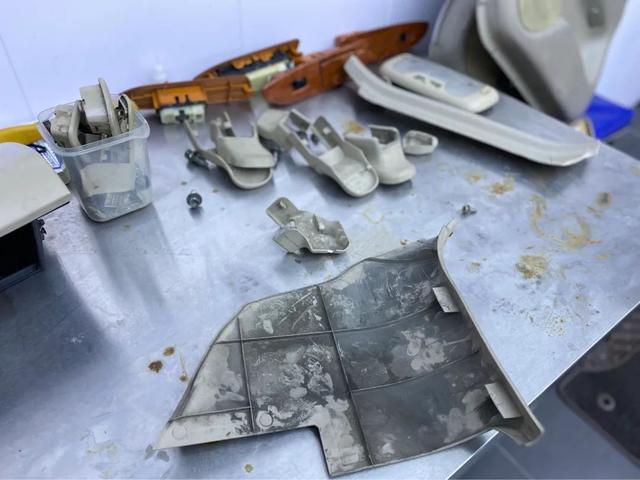 油压减震器，减震器原理图（搞来一辆“破烂不堪”的04年LC100）