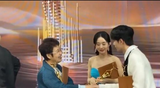 赵丽颖和朱梓骁合作的，赵丽颖和朱梓骁演的电视（后因一饭之恩记张睿8年）