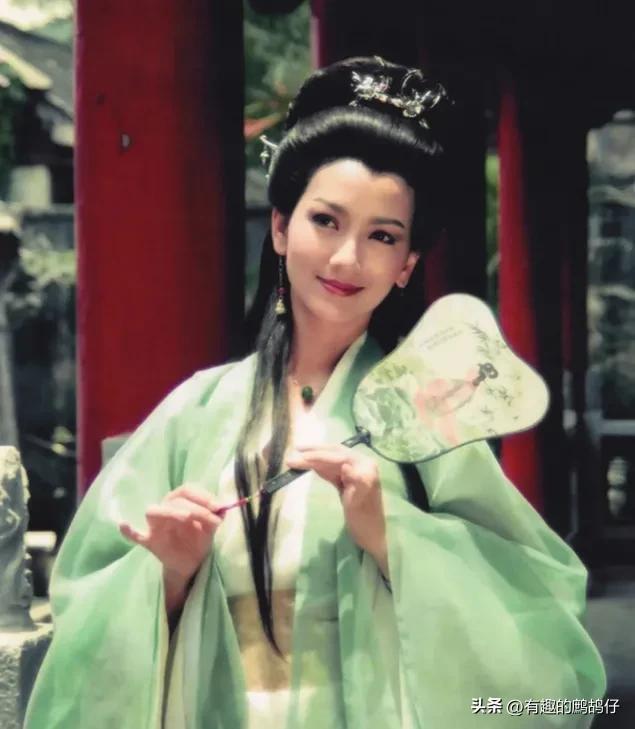 白素贞自身整体实力有多强，法海只敢把她镇压，却不敢杀