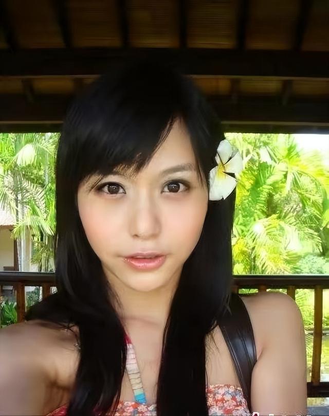 12年了，那个“宁可哭也要坐宝马”的女孩马诺，过得怎么样了？