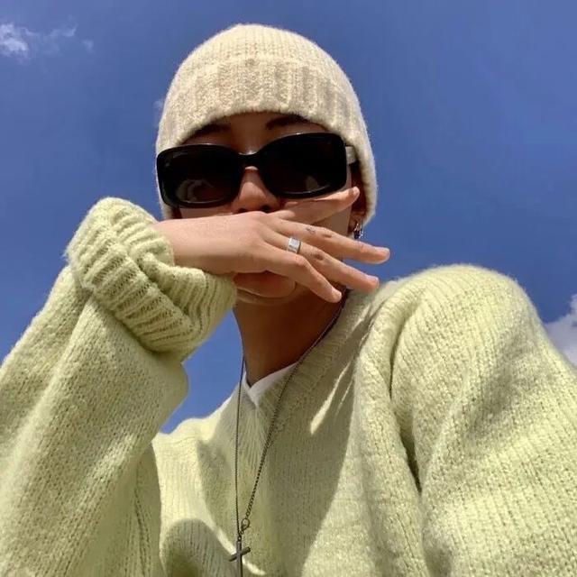 枯燥难过的头像微信，枯燥难过的头像（臭宝，该换微信头像啦）