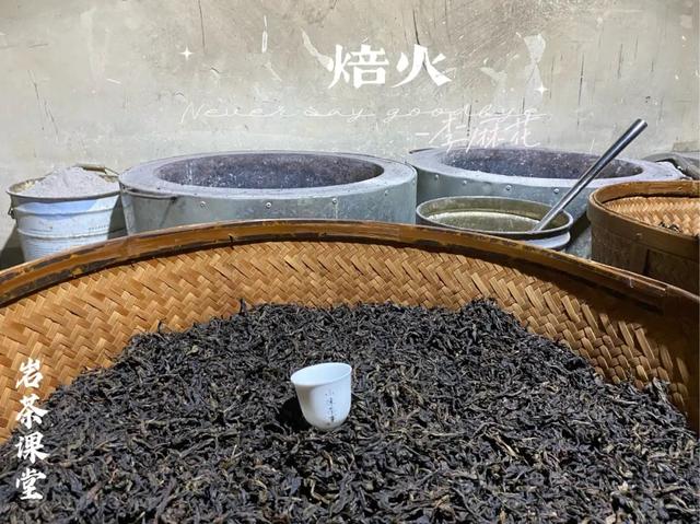 什么东西早上四条腿中午两条腿晚上三条腿，什么东西早上4条腿中午2条腿晚上3条腿（褪火期、适饮期、转化期）