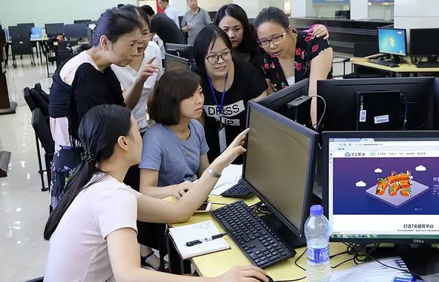 好就业的专业排名女生，女生好就业的专业排名（未来十年女生好就业的专业）