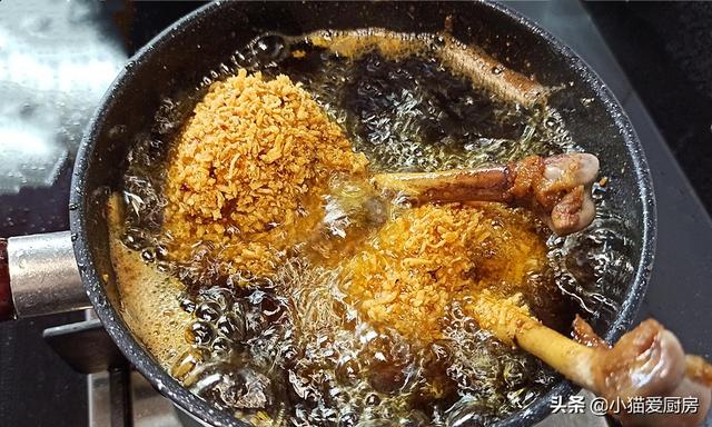最简单炸鸡腿的做法，家常炸鸡腿怎么做（炸鸡腿这样做好吃）