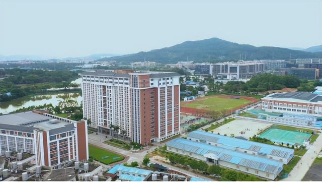 私立华联学院地址在哪里几个校区，哪个城市哪个区（广州这学院专科进，本科出）