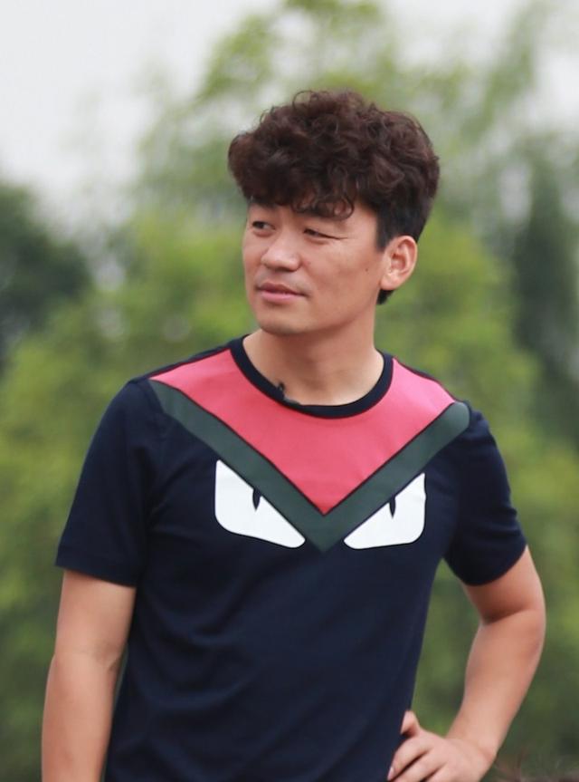 王宝强多少岁了，王宝强的真实来历（素颜出镜似普通路人）