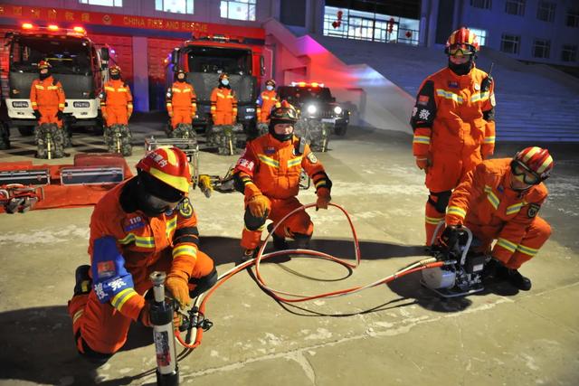 内蒙古锡林郭勒盟东乌珠穆沁旗发生3.1级地震 震源深度15千米，内蒙古锡林郭勒盟东乌珠穆沁旗发生3.1级地震（整装待发——东乌珠穆沁旗突发地震）