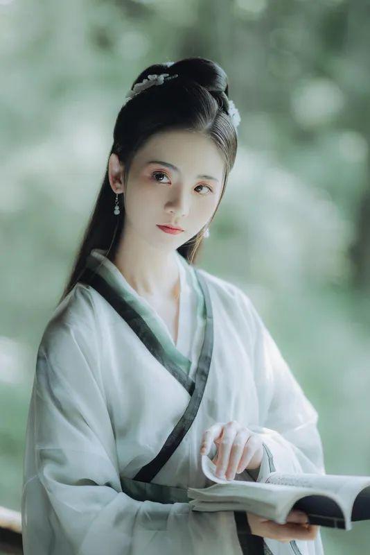 伤心图片带字的，生活说说很现实的说说带图片带字（平常读遍伤心句）