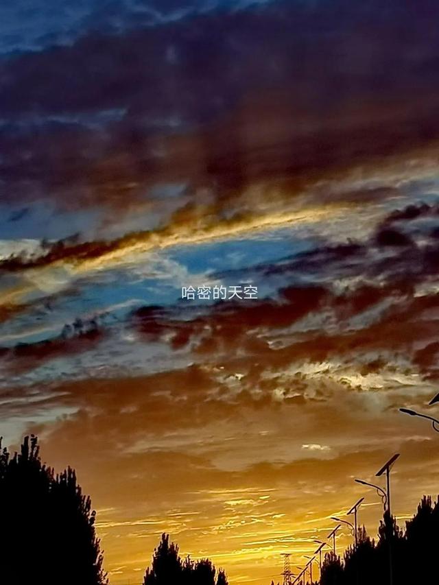 苍山如海 残阳如血，如何理解苍山如海残阳如血（毛主席说他最喜欢“苍山如海）