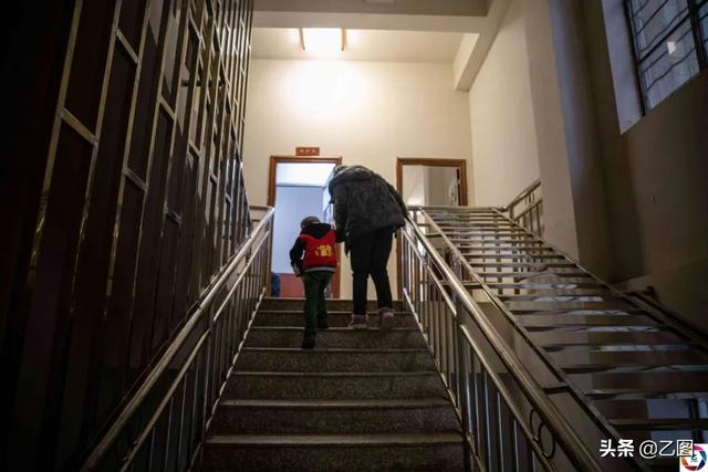 胎儿缺氧的表现与症状，孕妇缺氧的表现与症状图片（医生看到羊水意识到不妙）