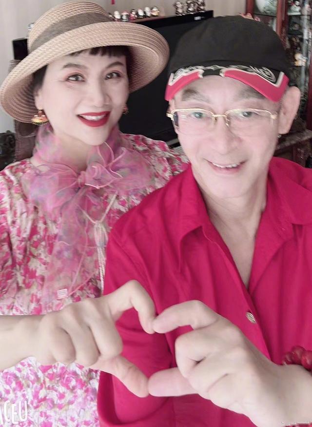 六小龄童的老婆，六小龄童有几任老婆（剪齐刘海穿粉裙满脸娇嫩）