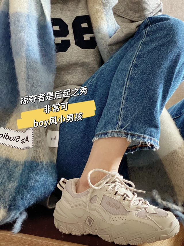 去海边穿什么鞋子合适，去海边沙滩穿什么鞋最合适（今夏最火的4双新鞋）