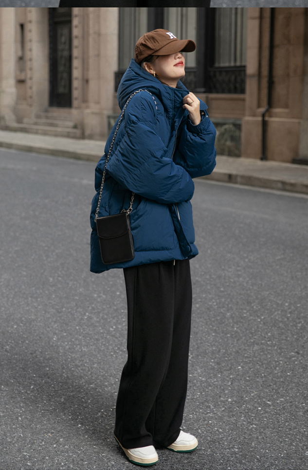 白色外套穿搭，白色外套穿搭图片女（今年羽绒服建议穿“蓝色”）