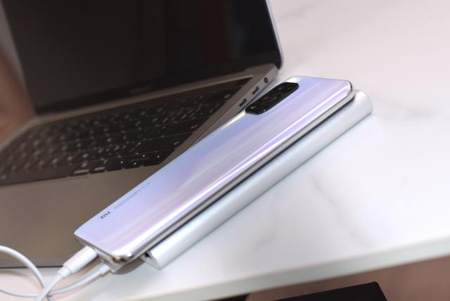 小米手机充电慢，充电慢怎么办小米（10000mAh、三口输出）