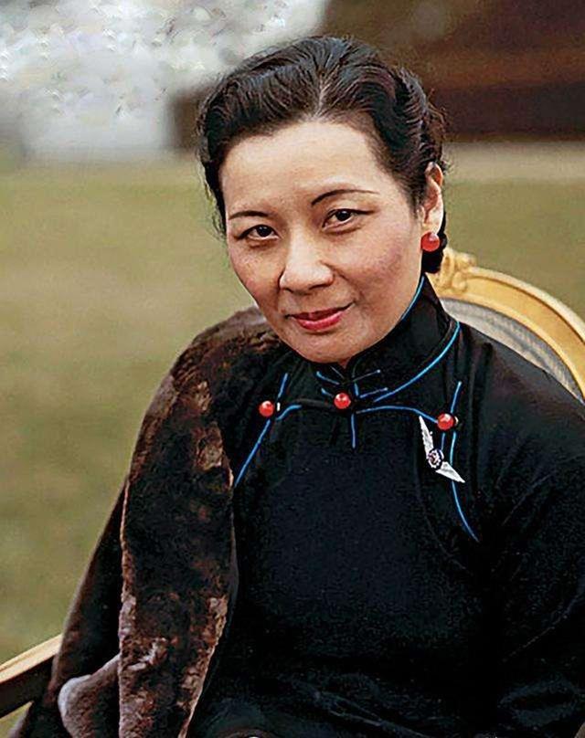 他是抗日名将一生娶妻四十余名，一生娶了40个老婆